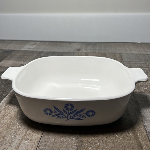 Vintage Corning Ware Blue Cornflower Casseroles 1 1/2 qt and 1qt - Picture 5 of 7